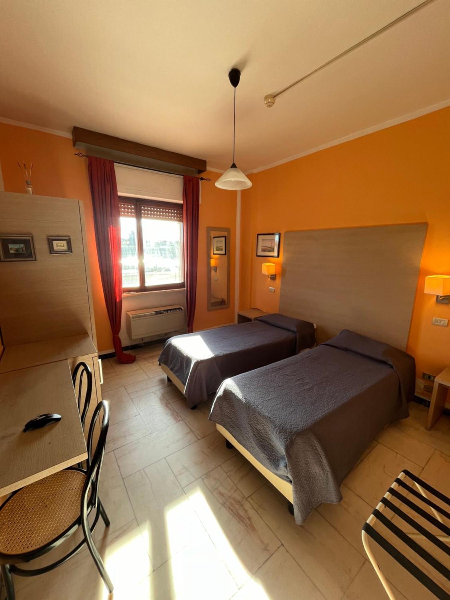Hotel L'Approdo Бриндизи Экстерьер фото